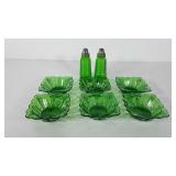 Emerald green glassware, includes six berry bowls