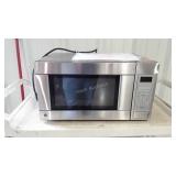 GE 1100 watt microwave, works