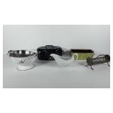 Kitchenwares, includes enamel roasting pan,