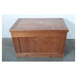 Wooden blanket chest with hinge top, hinges need