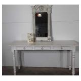 Sofa table with mirror and American accents