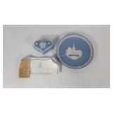 Wedgwood dishes, 1983 Christmas plate and heart