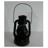 Dietz Little Wizard railroad style barn lantern,