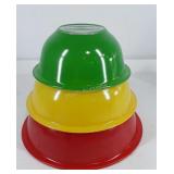 Pyrex mixing/nesting bowls in yellow, green, and