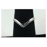 Sterling silver size 7 V shaped ring