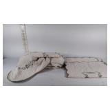 Quilt 104"×92", & 2 shams, good condition