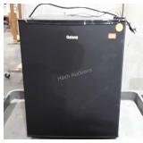 Galanz Small Refrigerator, Dorm room type, works,