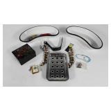 Trinkets, two renamed kidney bowls and lidded box