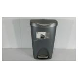 Umbra 13 gallon trash can, features ring to keep