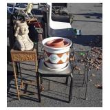 Gardening Accessories lot, 3 stands, terracotta
