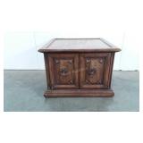 Accent end table with storage, 19x26.5x27