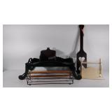 Tray (1), peg shelf (1), paddle (1), 2 bar metal