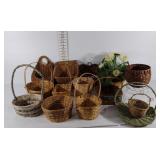 Baskets (14), basket with everlasting flowers