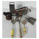 Kitchenwares, includes vegetable peelers, cheese
