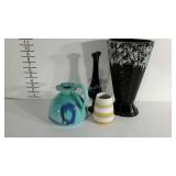 Ceramic decor group, includes black Fenton vase,