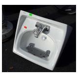 American Standard Vanity Sink with faucet, 20"