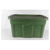 Rubbermaid Roughneck tote with lid, 29" × 18" ×