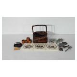 Kitchenwares, small basket with three tile