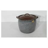 Cookware, enamel pot, 9"