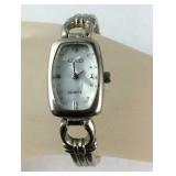 Gucci 1500 ladies wrist watch, running