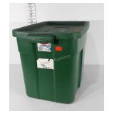 Rubbermaid Roughneck storage tote with lid