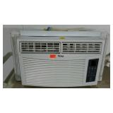 Haier air conditioning unit, powers on, includes