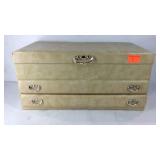 Jewelry box with jewelry