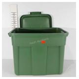 Rubbermaid Roughneck storage tote with lid