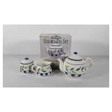 Ceramic teapot with cream & sugar, in box