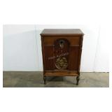 Majestic cabinet radio, broken knob as shown