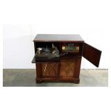 RCA Victor Victrola radio and turntable, broken