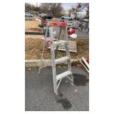 Werner 4 foot aluminum ladder 200 pounds capacity