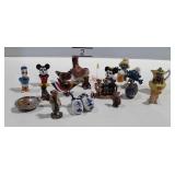 Bag of small figurines, includes birds, boyd