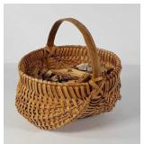 Buttocks basket full of wooden clothes pins,