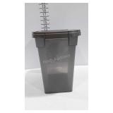 Pet food storage container