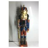 Nutcracker, missing gemstone on crown