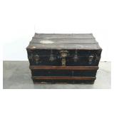 Storage trunk, 34 x 20 x 23, no handles, damage