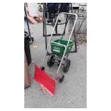 Scotts basic Broadcast Spreader and lightduty