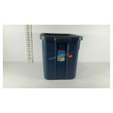 Rubbermaid Roughneck Storage tote with lid. 18