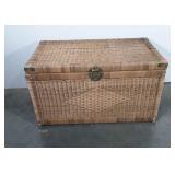 Wicker trunk, missing handles, 21x35.5x20, Seller