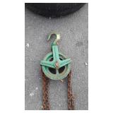 Double hook metal pulley with chains Yale & Towne
