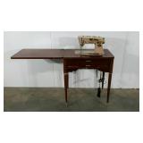 Singer sewing machine, runs, and lovely
