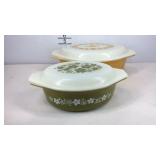 Two Pyrex casserole dishes with lids 2.5qt and