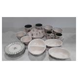 Pfaltzgraff Naturewood dinnerware, 18 pieces