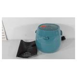 Curtis Stone mini multi cooker, powers on