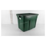Rubbermaid Roughneck 18 gallon tote with lid
