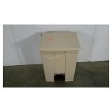 Rubbermaid step lid trash can, uses size # 5009