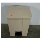 Rubbermaid step lid trash can, uses size # 5009