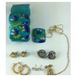 Jewelry, stretch bracelet needs one piece