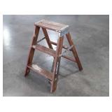 Werner 22" wooden step ladder
